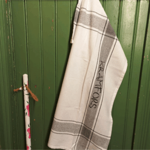 kökshandduk met broderad text